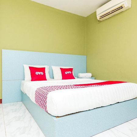 Vaccinated Staff - Oyo 1703 Terang Bintang Hotel Batam Εξωτερικό φωτογραφία