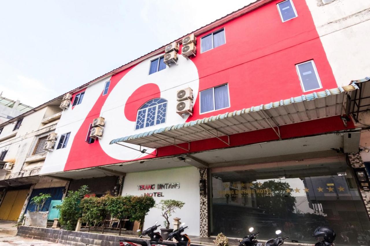 Vaccinated Staff - Oyo 1703 Terang Bintang Hotel Batam Εξωτερικό φωτογραφία