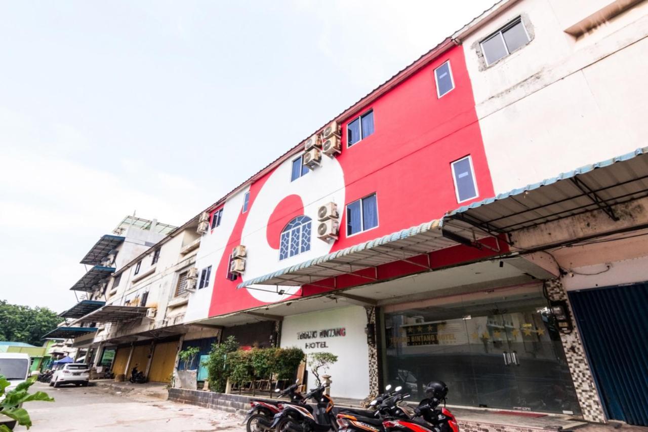 Vaccinated Staff - Oyo 1703 Terang Bintang Hotel Batam Εξωτερικό φωτογραφία
