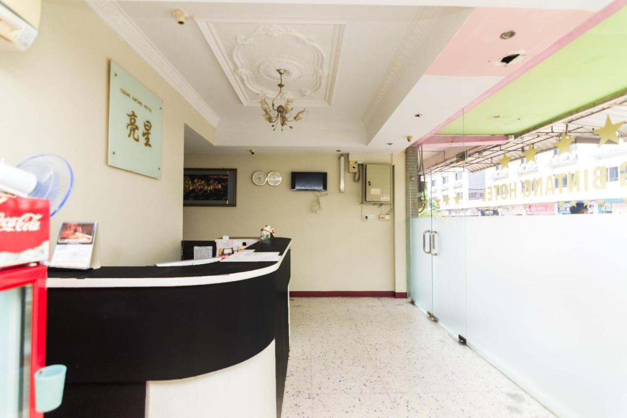 Vaccinated Staff - Oyo 1703 Terang Bintang Hotel Batam Εξωτερικό φωτογραφία