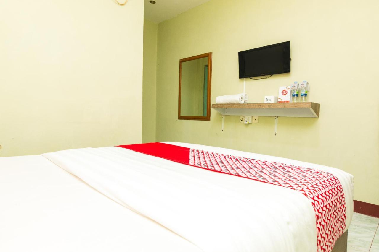 Vaccinated Staff - Oyo 1703 Terang Bintang Hotel Batam Εξωτερικό φωτογραφία