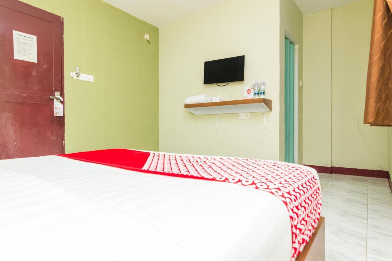 Vaccinated Staff - Oyo 1703 Terang Bintang Hotel Batam Εξωτερικό φωτογραφία
