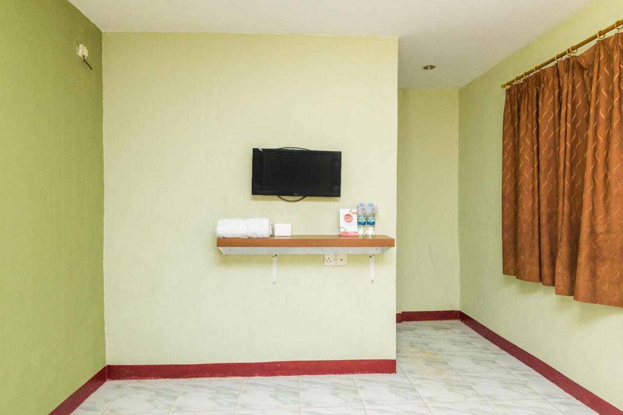 Vaccinated Staff - Oyo 1703 Terang Bintang Hotel Batam Εξωτερικό φωτογραφία