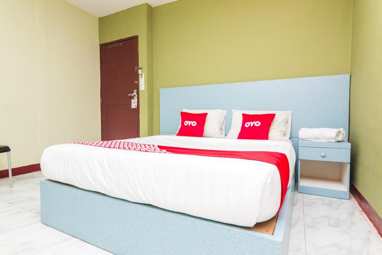 Vaccinated Staff - Oyo 1703 Terang Bintang Hotel Batam Εξωτερικό φωτογραφία