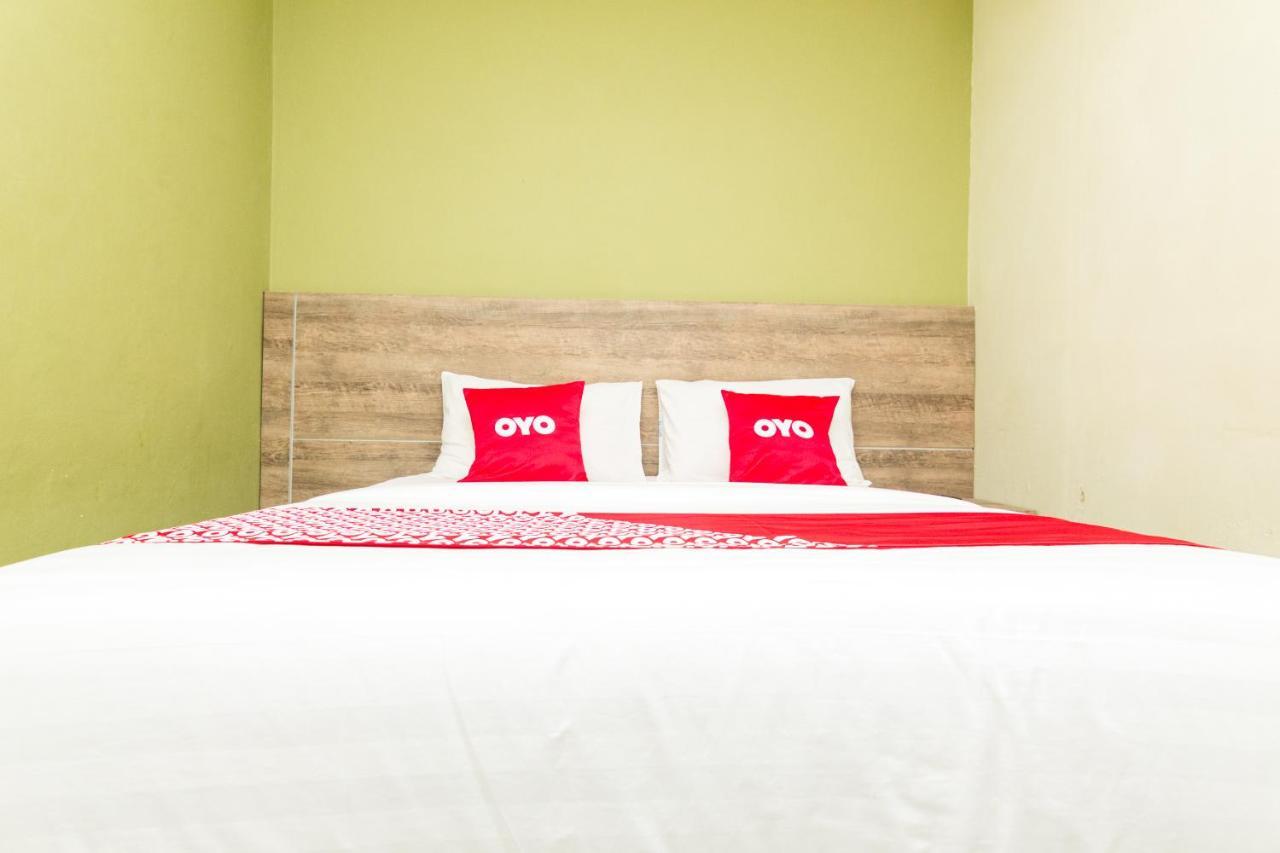 Vaccinated Staff - Oyo 1703 Terang Bintang Hotel Batam Εξωτερικό φωτογραφία