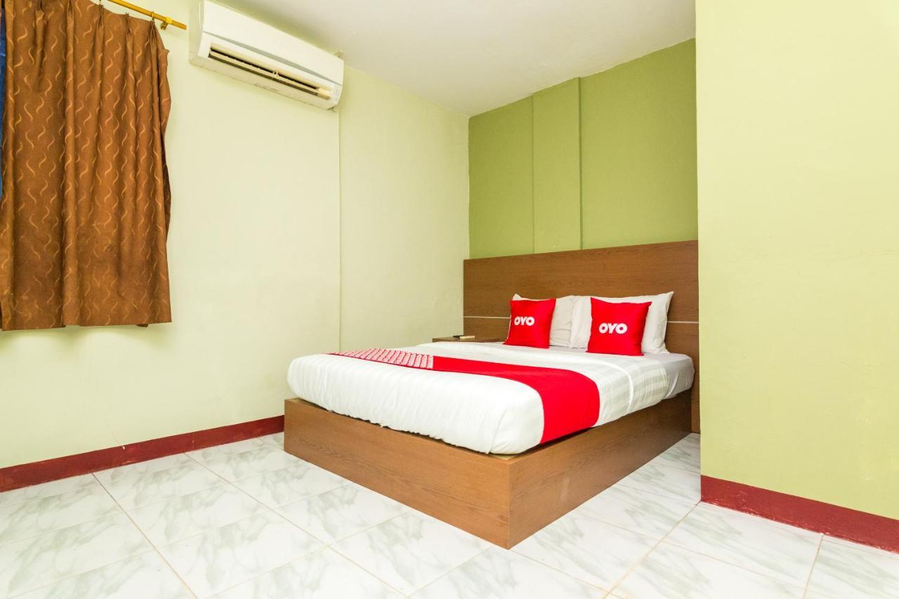 Vaccinated Staff - Oyo 1703 Terang Bintang Hotel Batam Εξωτερικό φωτογραφία