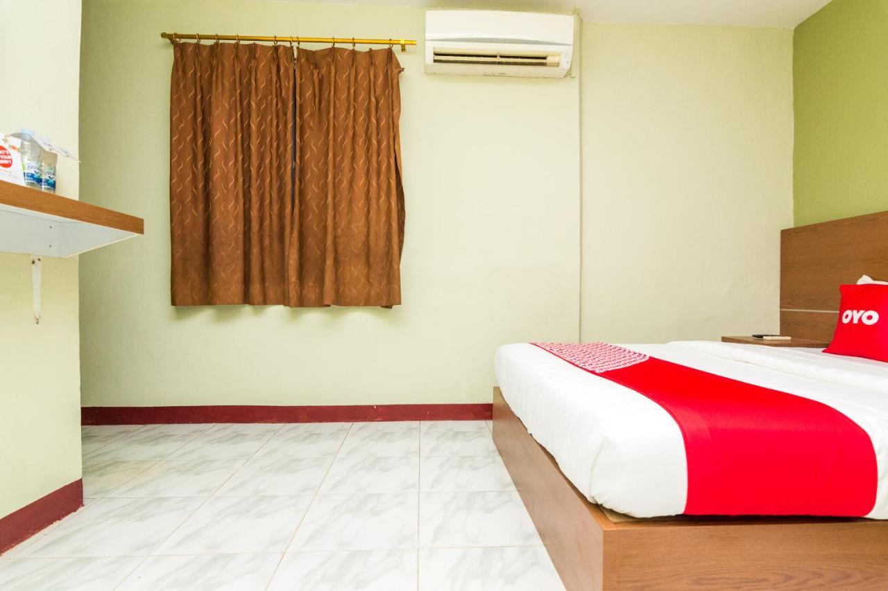 Vaccinated Staff - Oyo 1703 Terang Bintang Hotel Batam Εξωτερικό φωτογραφία