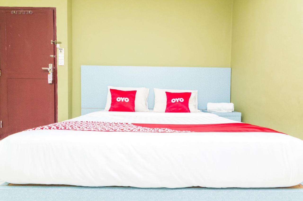 Vaccinated Staff - Oyo 1703 Terang Bintang Hotel Batam Εξωτερικό φωτογραφία
