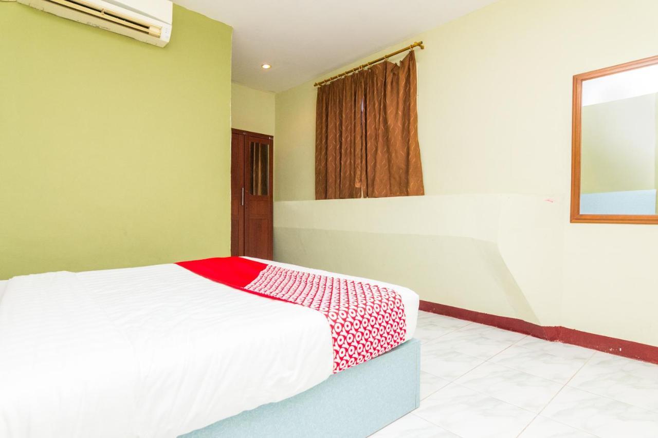 Vaccinated Staff - Oyo 1703 Terang Bintang Hotel Batam Εξωτερικό φωτογραφία