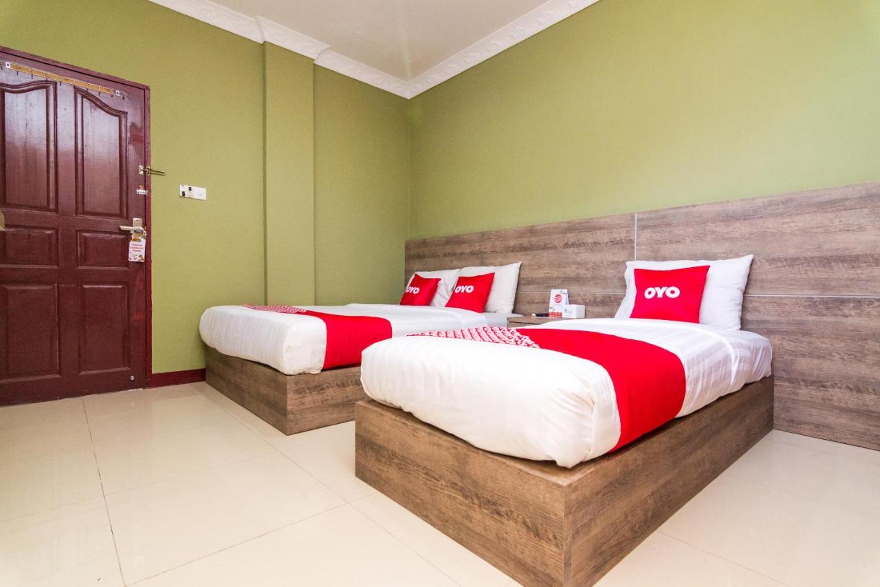 Vaccinated Staff - Oyo 1703 Terang Bintang Hotel Batam Εξωτερικό φωτογραφία