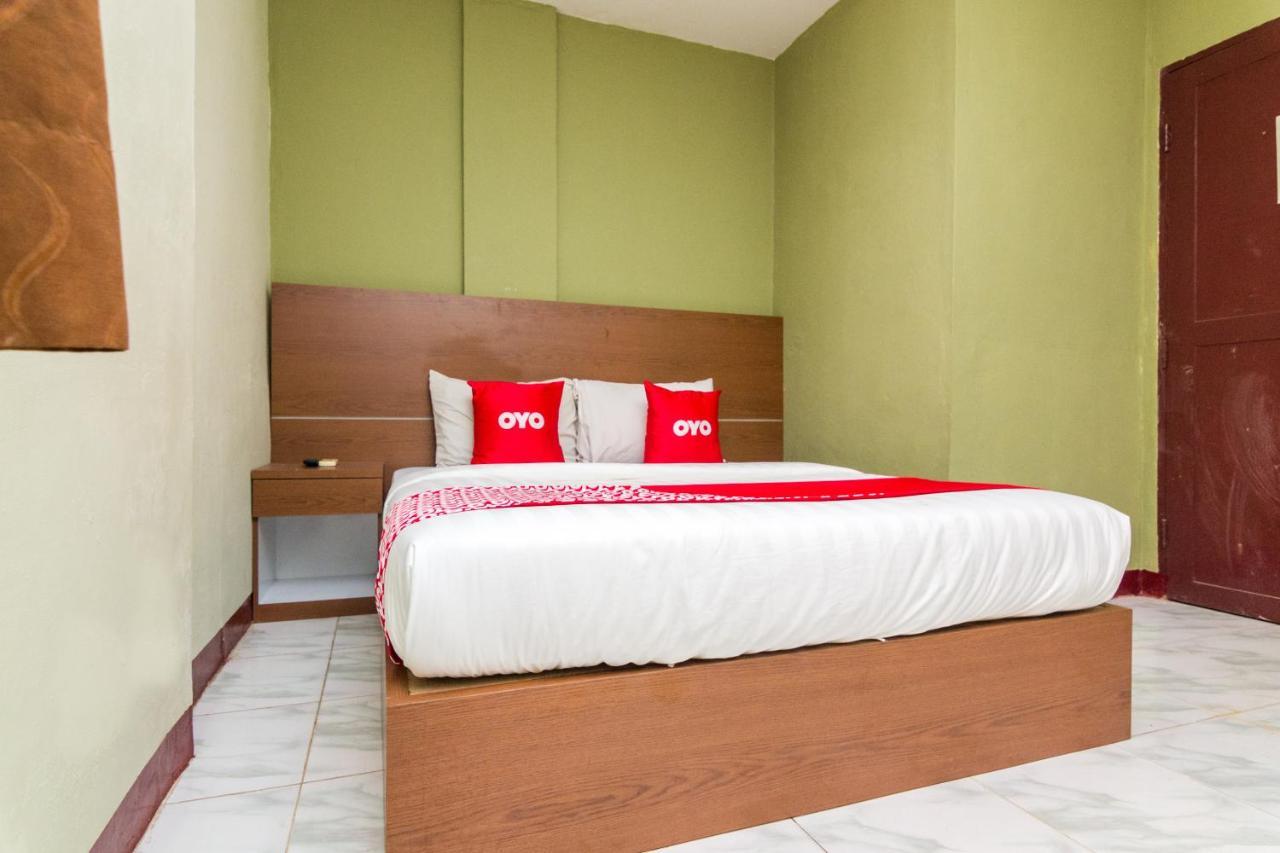 Vaccinated Staff - Oyo 1703 Terang Bintang Hotel Batam Εξωτερικό φωτογραφία