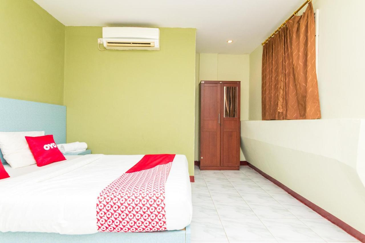 Vaccinated Staff - Oyo 1703 Terang Bintang Hotel Batam Εξωτερικό φωτογραφία
