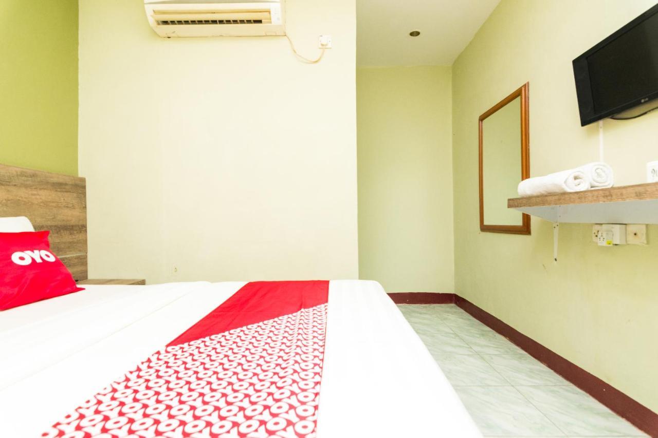 Vaccinated Staff - Oyo 1703 Terang Bintang Hotel Batam Εξωτερικό φωτογραφία