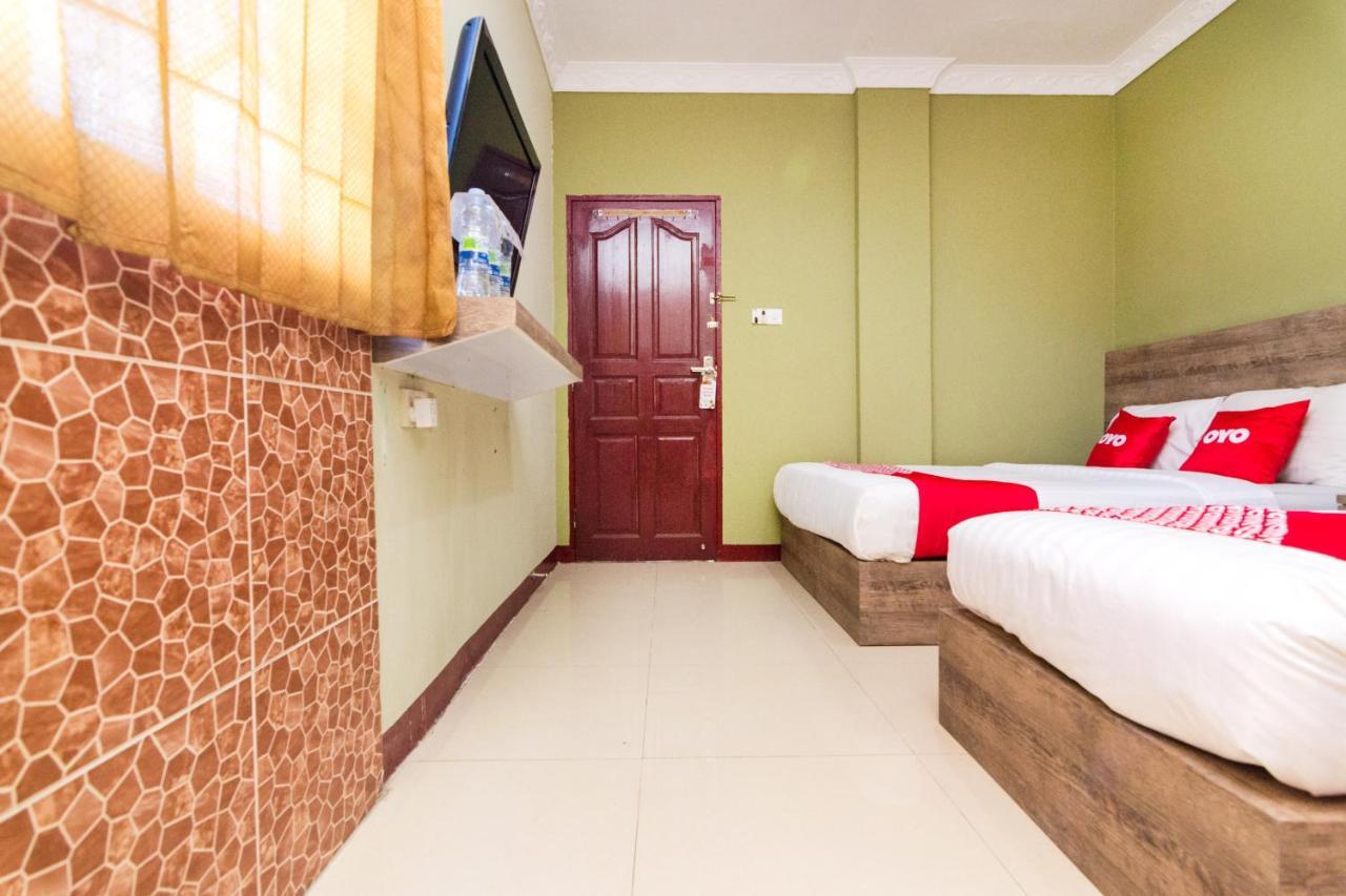 Vaccinated Staff - Oyo 1703 Terang Bintang Hotel Batam Εξωτερικό φωτογραφία
