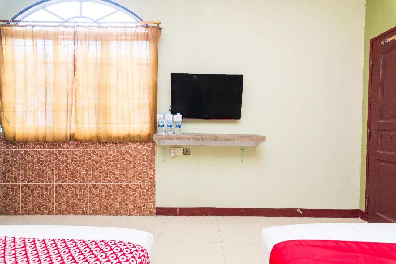 Vaccinated Staff - Oyo 1703 Terang Bintang Hotel Batam Εξωτερικό φωτογραφία